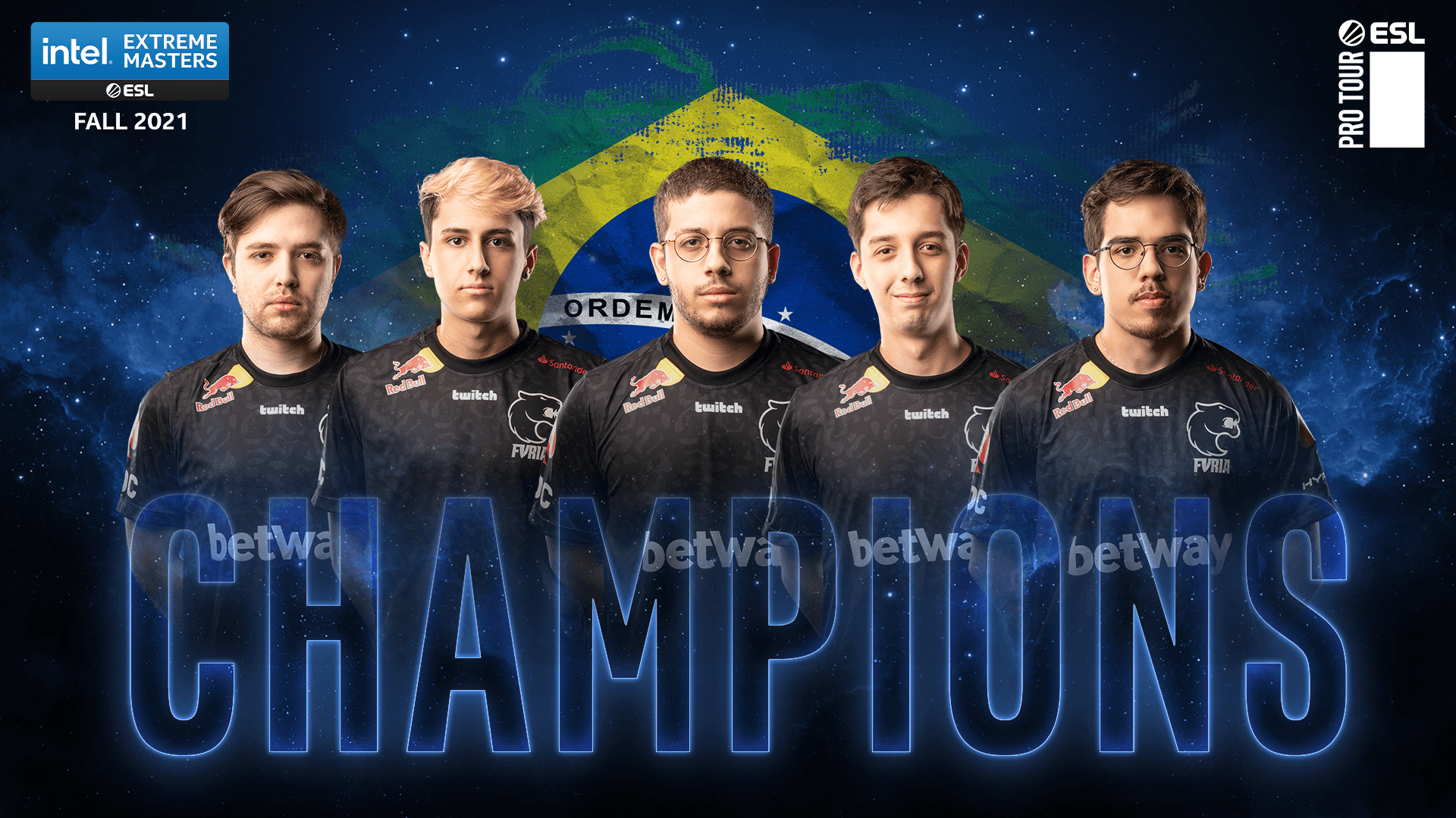 夏日午后公园奇遇：魔哥披风现神秘身影